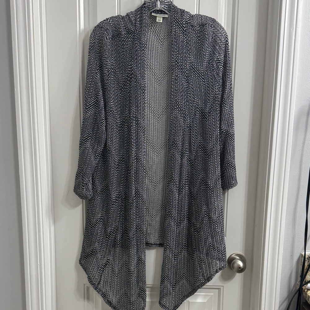 Dress Barn Women's Black and White Open Front Light Weight Sweater Size 14/16